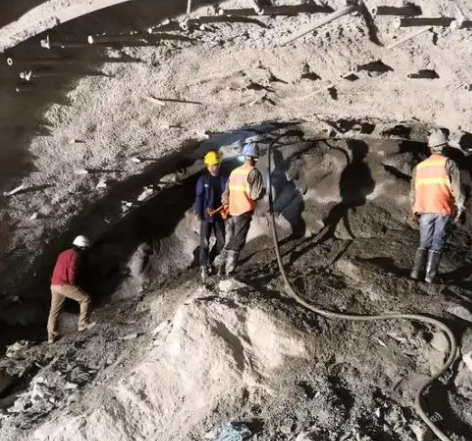 梅河口隧道拱顶带模注浆料，微膨胀注浆料的特点及施工工艺